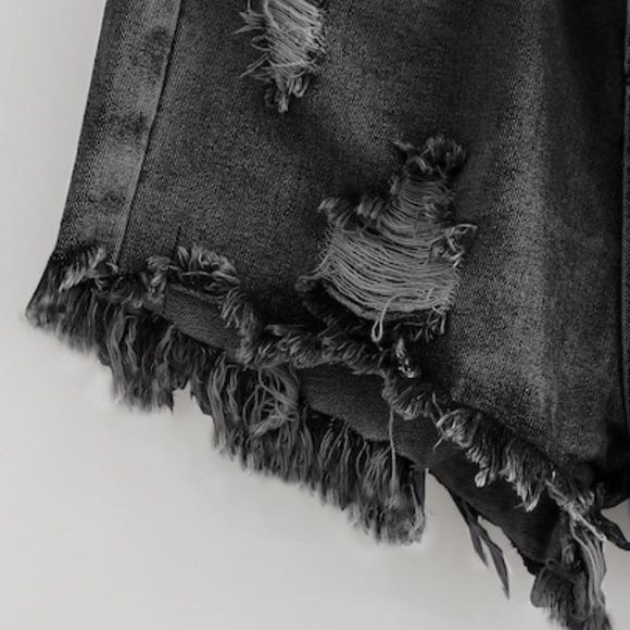 🌟BRAND NEW🤩Distressed jean shorts - Picture 3 of 4